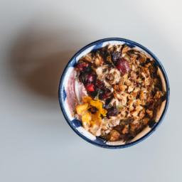 Fräsch fruktsallad med yoghurt och granola