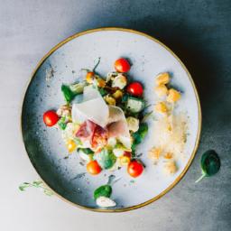 Palsternacka-linssisallad med mandel-parmesanhonungad gös